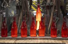 FIRST BRITISH-MADE SPARKLING WINE BOTTLE THE UK'S FIRST BRITISH-MADE SPARKLING WINE BOTTLE ENTERS PRODUCTION